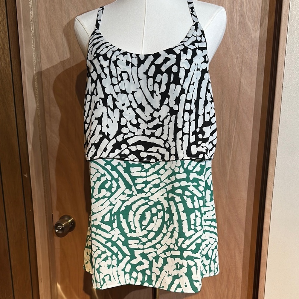 Cabi tank nwt m Stylish Black and Green Patterned Women's Top